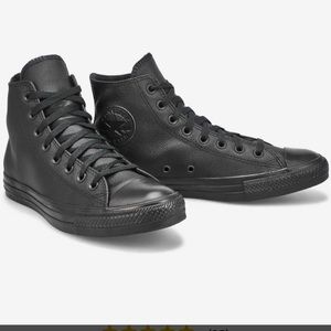 Converse Chuck Taylor All Star Leather- unisex men’s 9, women’s 11